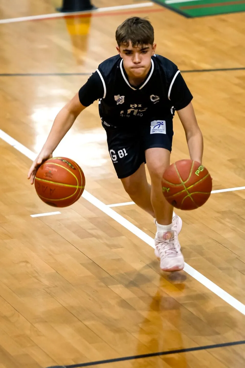 ATLETAS DE BASQUETE