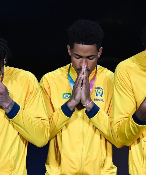 Então___Não sei nem como começar a falar sobre_ porque ainda não caiu a ficha do que eu vivi essas última semanas____Não consigo parar de chorar. O q_3