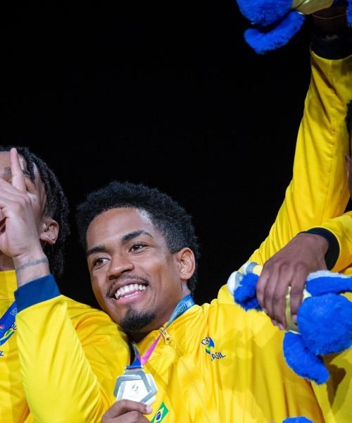 Então___Não sei nem como começar a falar sobre_ porque ainda não caiu a ficha do que eu vivi essas última semanas____Não consigo parar de chorar. O qu(