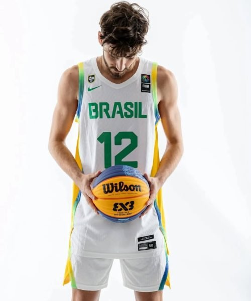 🇧🇷 Mídia Day 🇧🇷__Me sinto honrado em_ mais uma vez_ ter representado o meu país_ só que desta vez no World Cup 3x3 U18_ em Debrecen na Hungr(